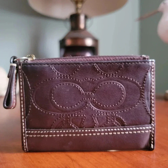Coach Hamptons Embossed Stitched Signature Brown Leather Card Case with Keyring - Picture 2 of 14